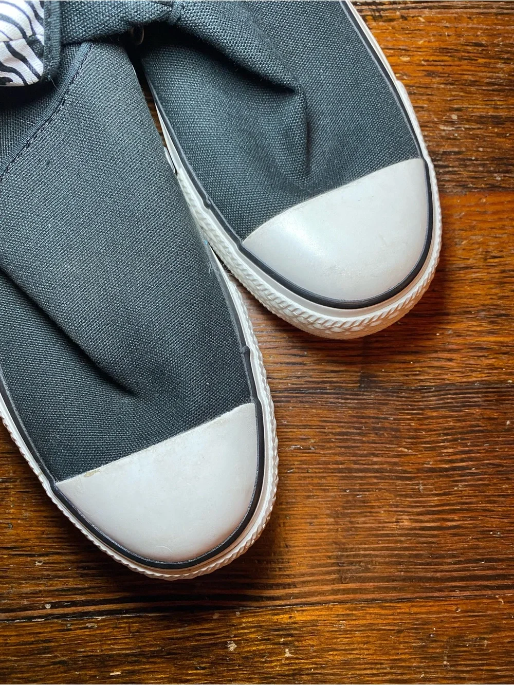 Converse stylish black